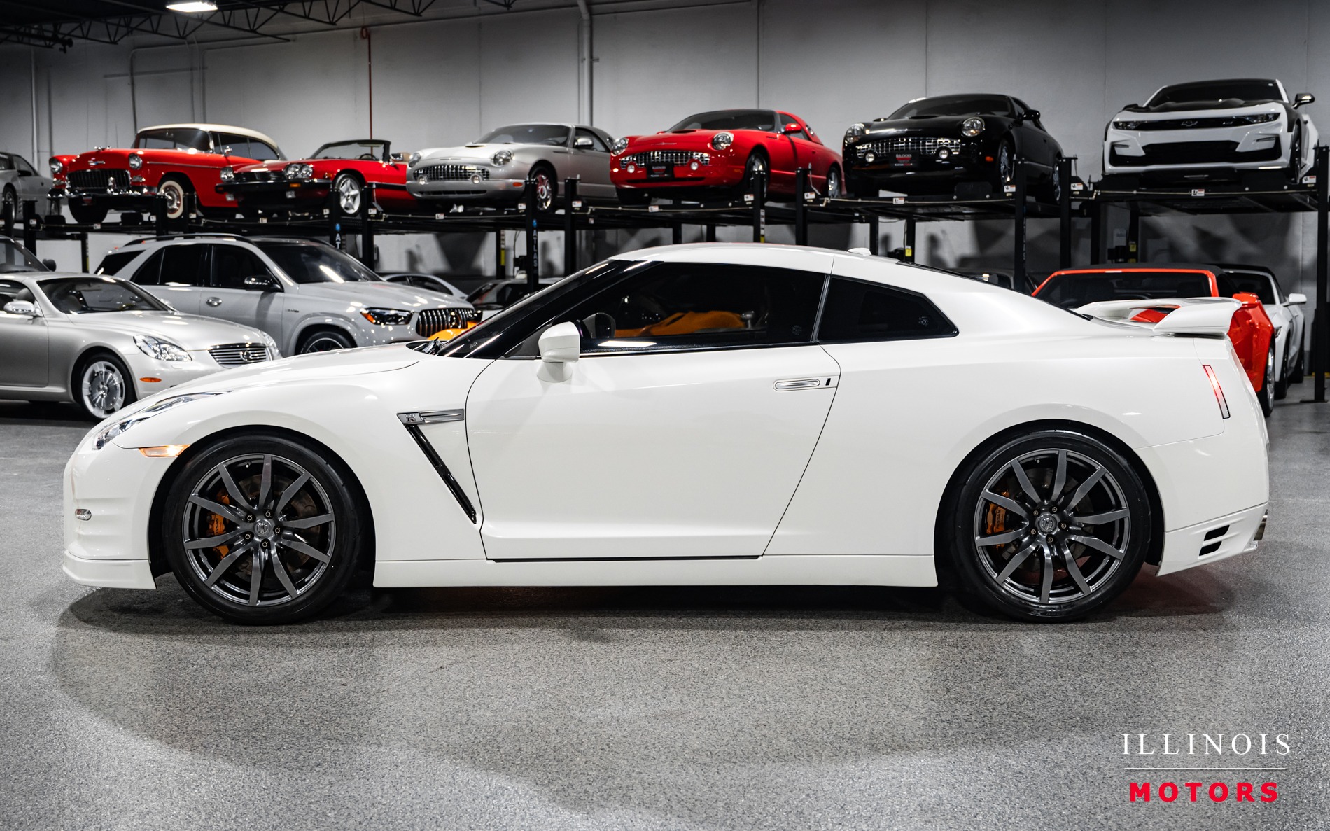 2014 Nissan GT-R Premium photo 2
