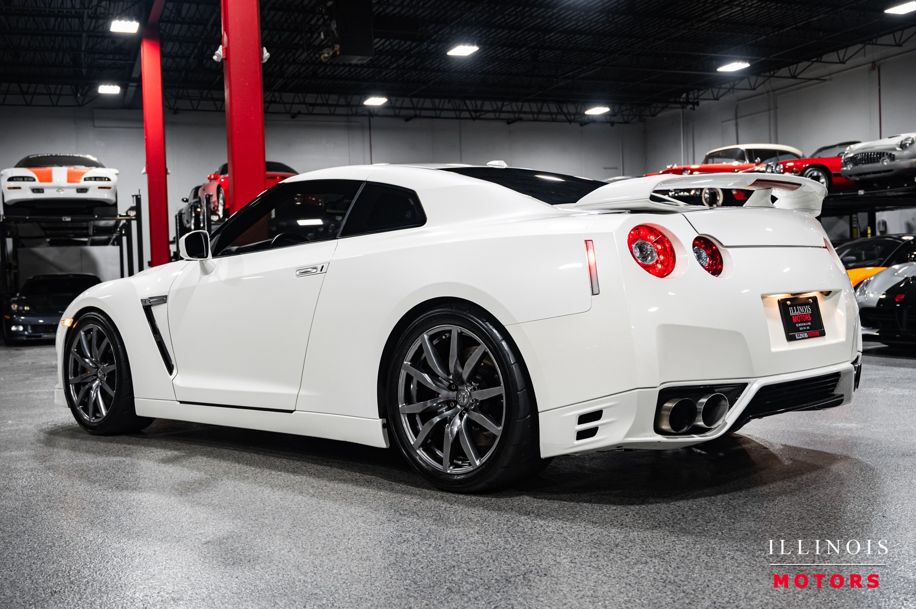 2014 Nissan GT-R Premium photo 3