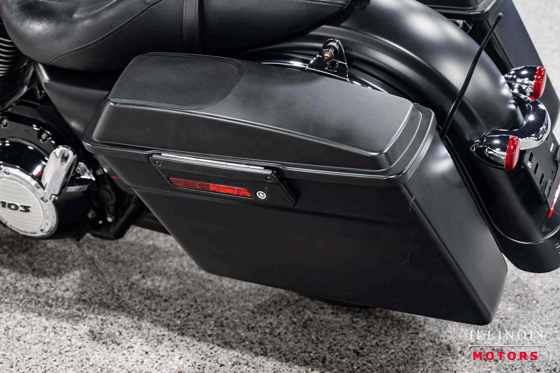 2013 Harley Davidson Road Glide Custom FLTRX103 photo 2
