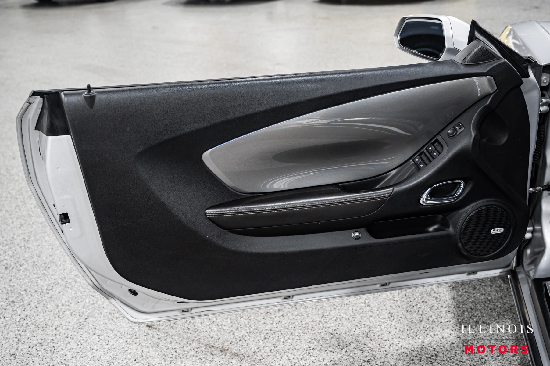2011 Chevrolet Camaro SS photo 13