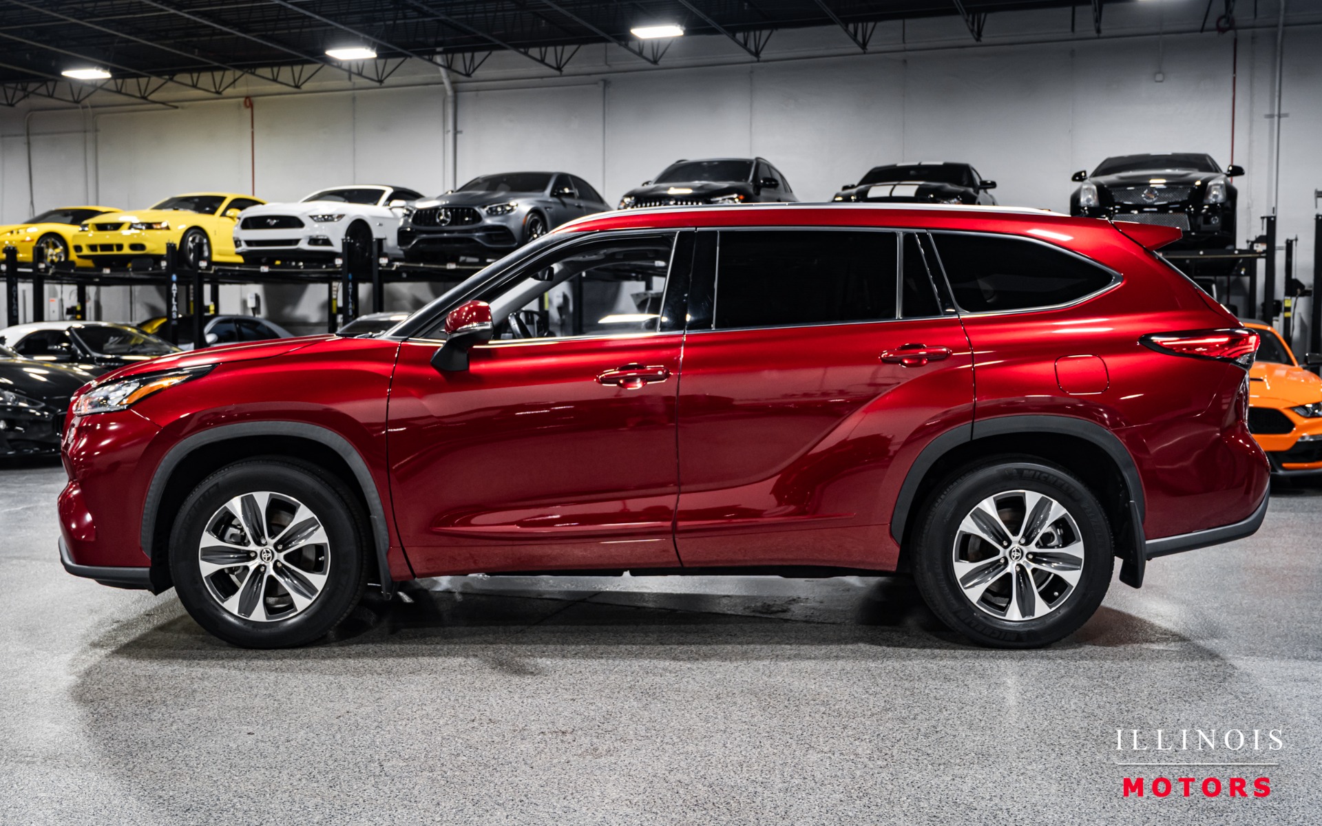 2020 Toyota Highlander XLE photo 2