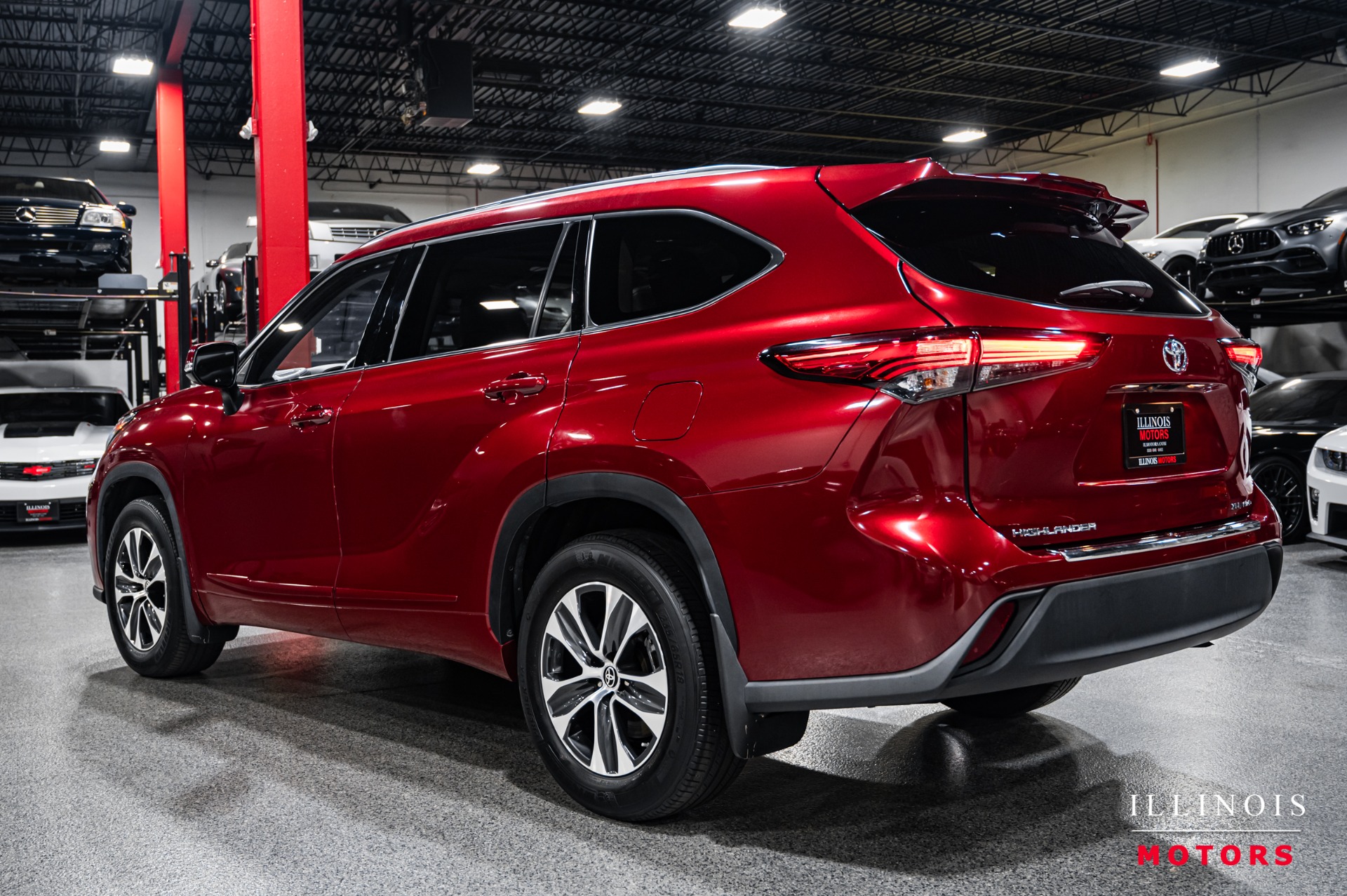 2020 Toyota Highlander XLE photo 3