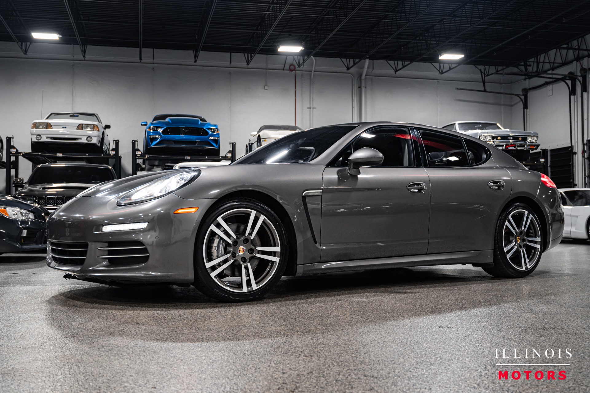 2016 Porsche Panamera 4 Edition's photo