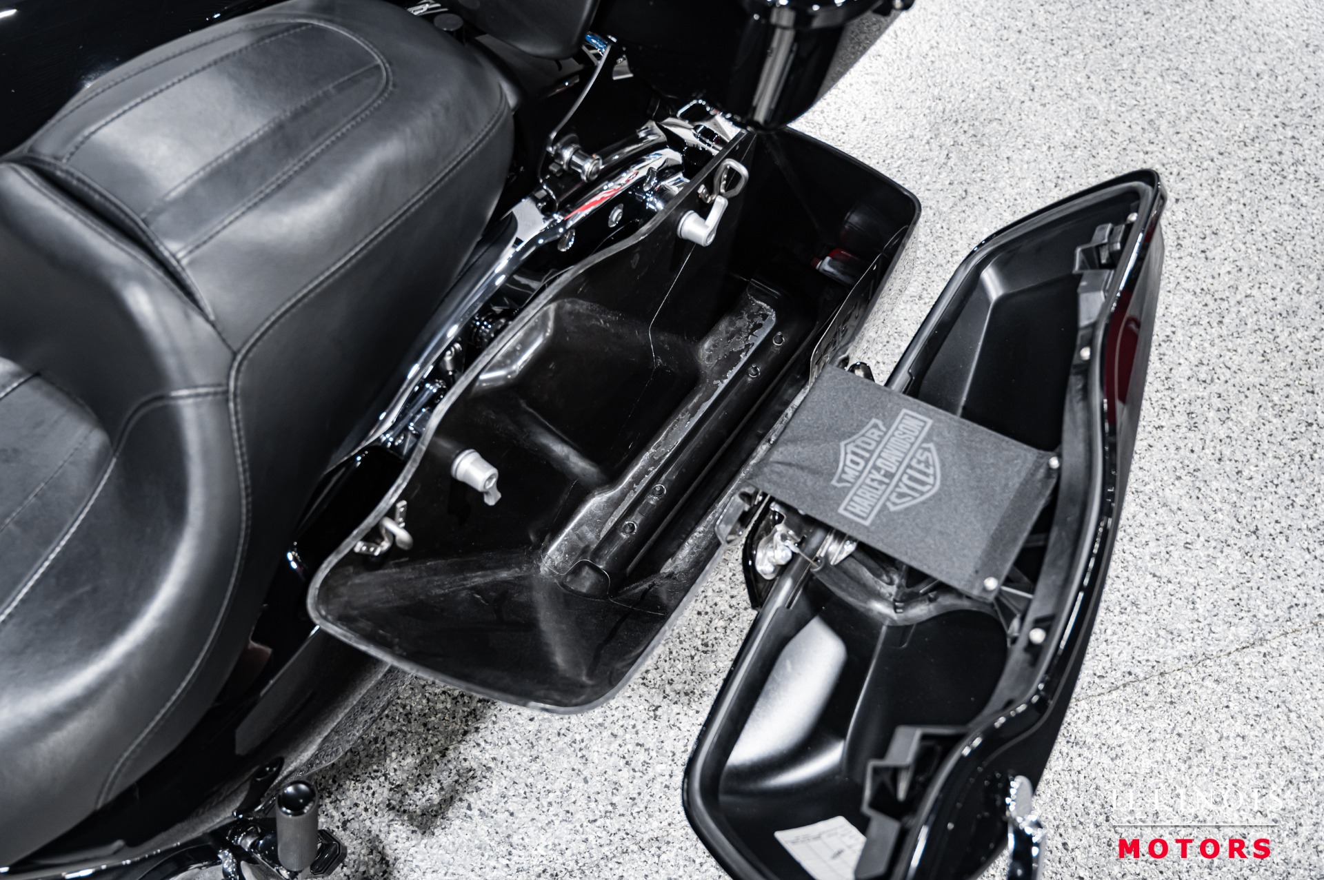 2017 Harley Davidson Road Glide Special FLTRXS photo 3