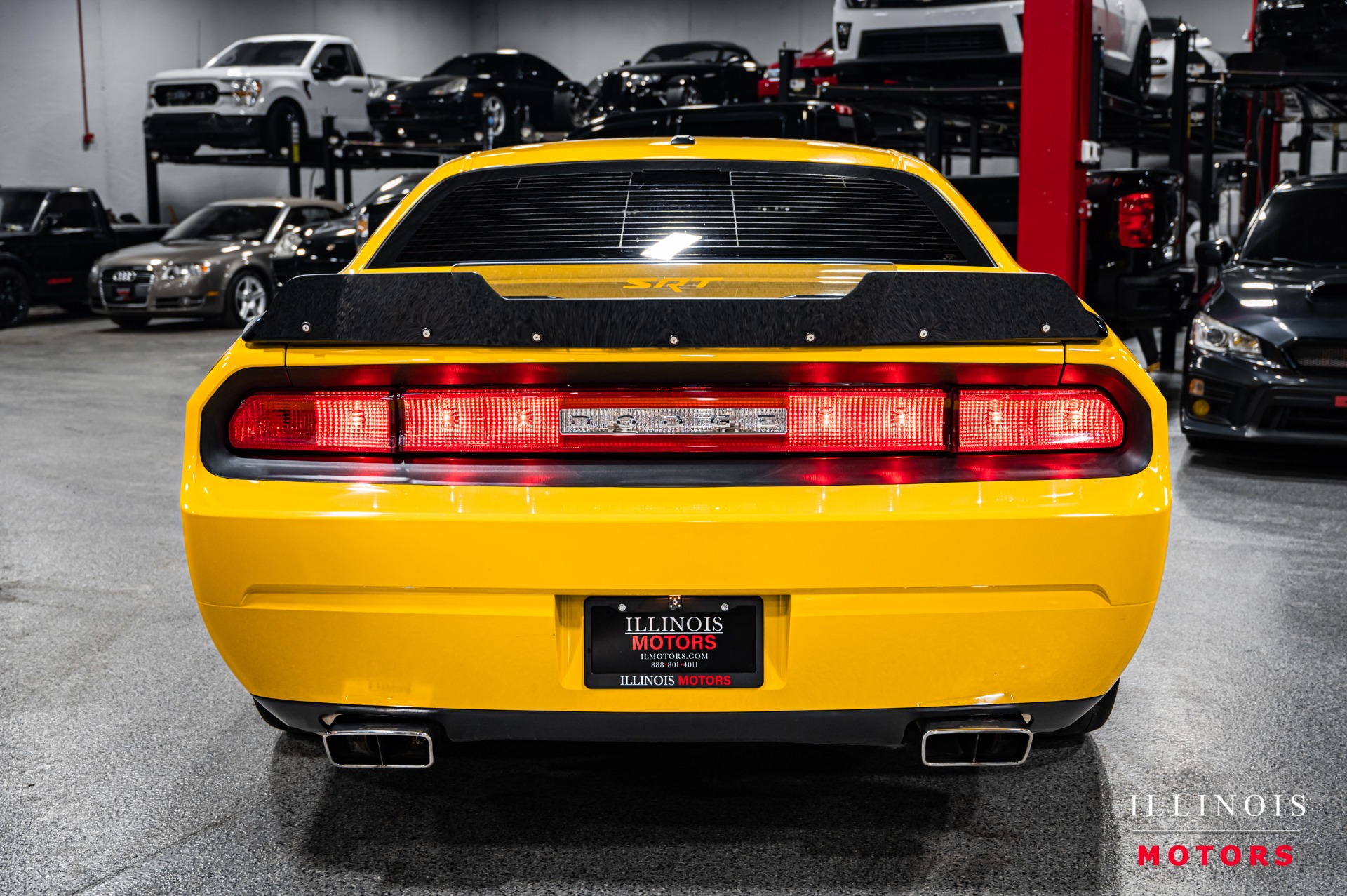 2010 Dodge Challenger SRT8 photo 4