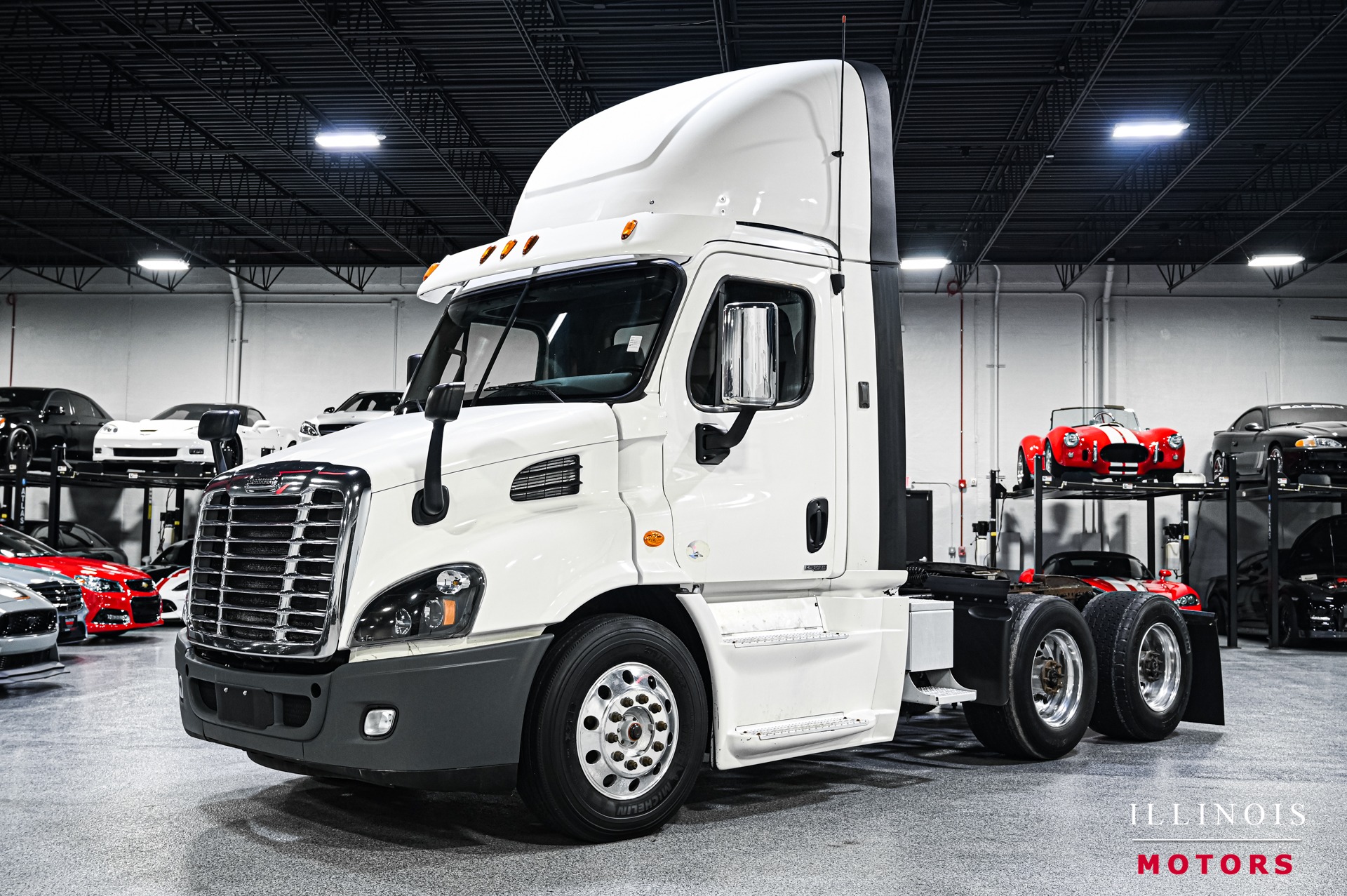 Used 2015 Freightliner Cascadia 113 Day Cab For Sale (10,800